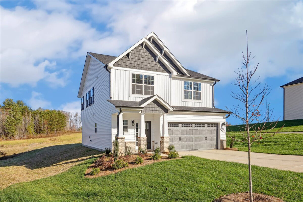 https://assets.windsorhomes.us/img/OWL_lot1_Southport_C_5977_Elk Ridge_Dr_exterior_Side.jpg
